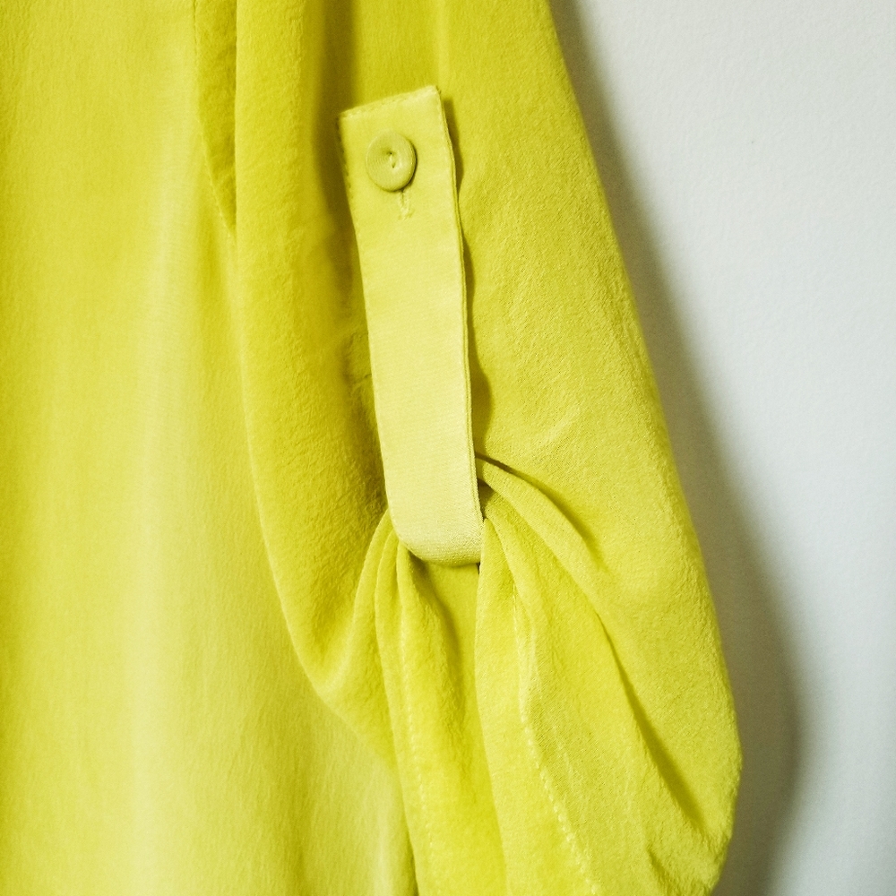BCBG silk lemongrass Caterina split back top - Picture 5 of 8